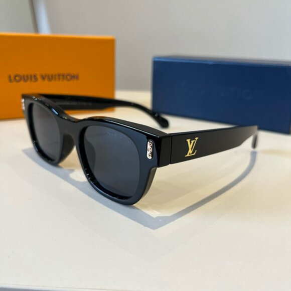 Louis Vuitton Black Women's Sunglasses - Picture 1 of 7